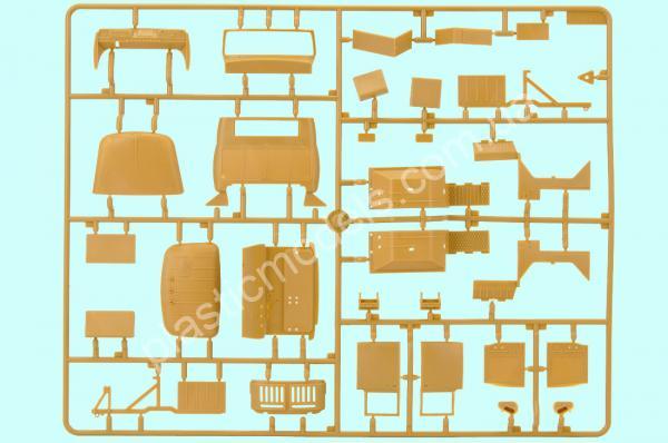 1/35 ICM 35517 Советский армейский автомобиль ЗиЛ-131 КШМ
