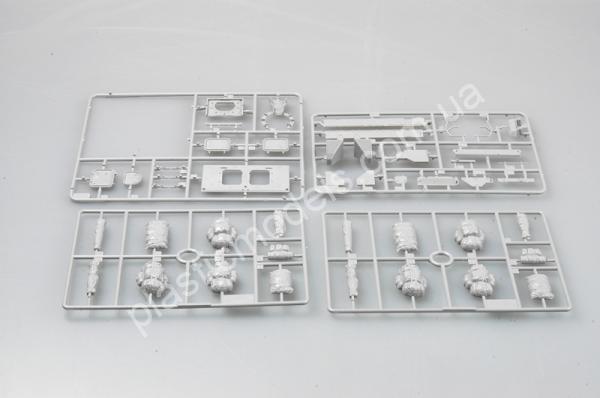 1/35 Trumpeter 00397 M1130 Stryker Command Vehicle
