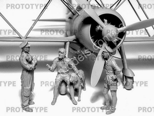 1/32 ICM  32110 Italian Pilots in Tropical Uniform (1939-1943)