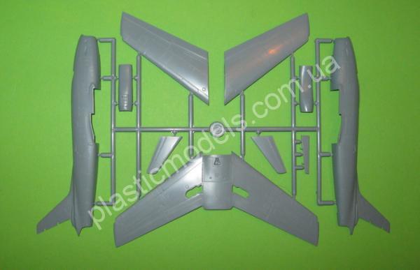 1/72 Sword 72108 North American FJ-3 Fury