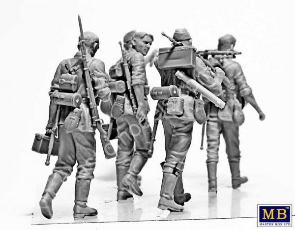 Hot Summer 1941 - German Infantry (5 Figures) 1/35 Master Box 35249