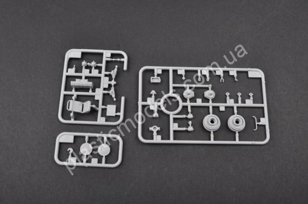 1/35 Trumpeter 1590 Russian BTR-70 APC early version