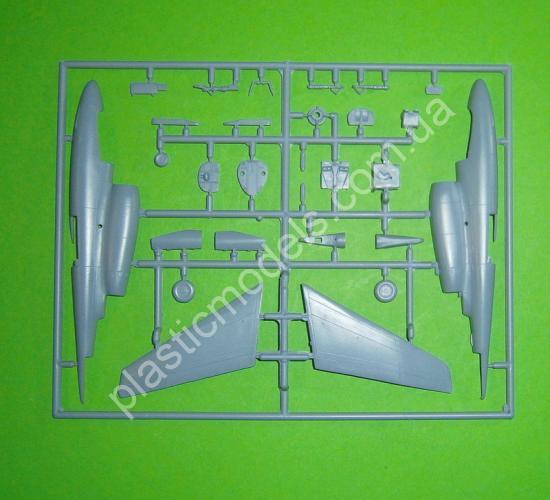 1/72 AZ model 7822 Heinkel He 162A-2 