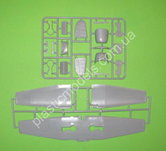 1/48 A-model 4810 Yak-18T