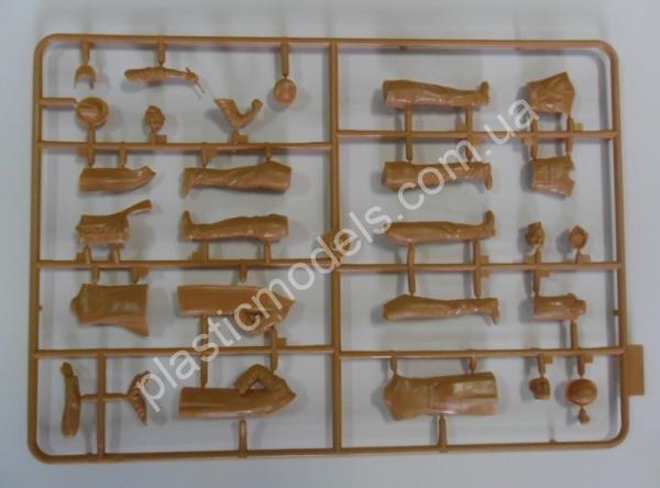 1/24 ICM 24003 Henry Ford&Co (3 figures)