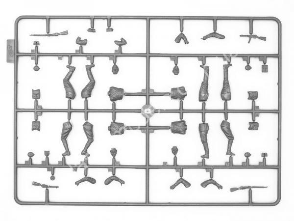 1/35 ICM 35648 WWII Soviet BM-13-16 MLRS Vehicle Crew