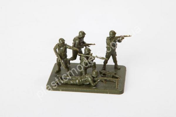 1/72 Zvezda 7404 Советские мотострелки