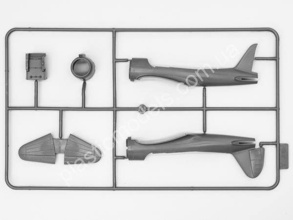 1/72 ICM 72082 WWII Soviet Reconnaissance Plane SU-2