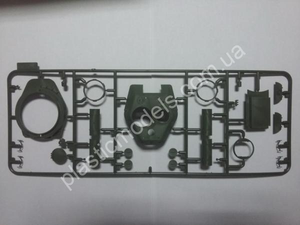 1/35 ICM 35368 T-34-76 with Soviet Tank Riders