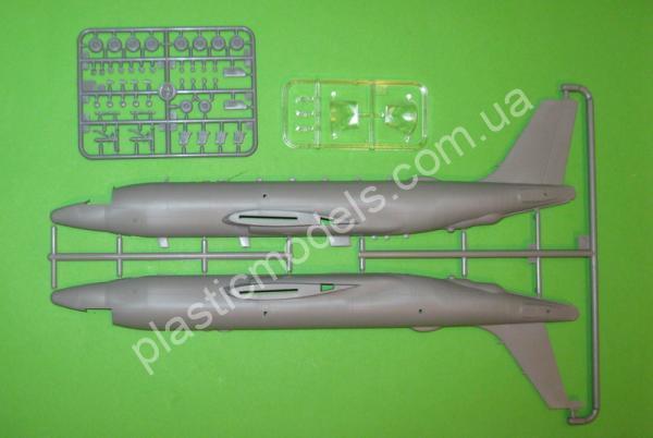 1/144 Roden 349 Boeing RC-135V/W Rivet Joint