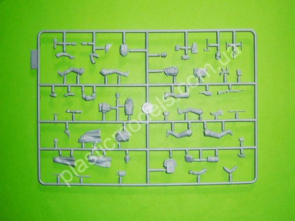 1/35 Master Box 35243 Zombieland, Kit No. 3. Zombie Hunters