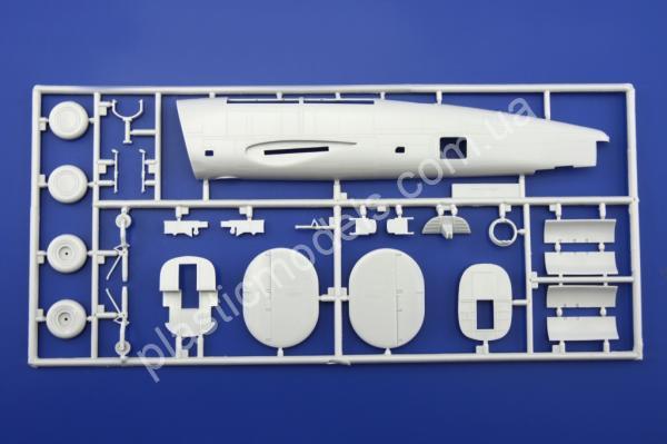 1/72 Eduard 2111 самолет B-24D Liberator mission Centenarians