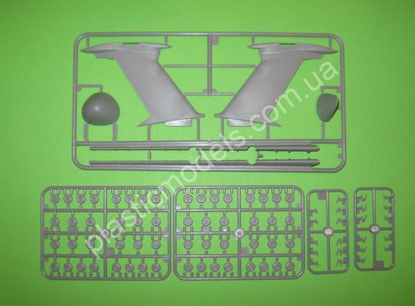 1/144 Roden 330 aircraft transport C-5B Galaxy