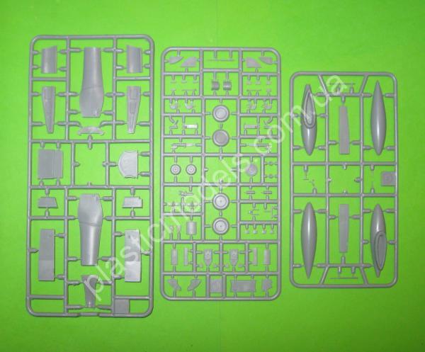 1/72 Avis 72014 La-200 with 
