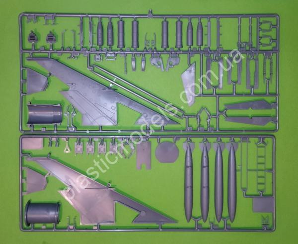1/48 Kovozavody Prostejov 4820 Su-7UMK „International“