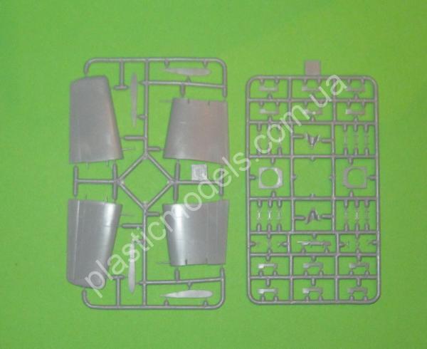 1/72 Skale Wings VS72001a Douglas AD-5W SkyRaider with folded wing (Limited)