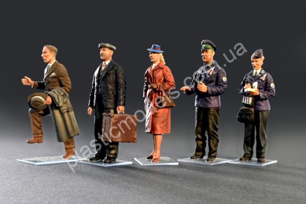 1/35 MiniArt 38007 Tram crew with passengers