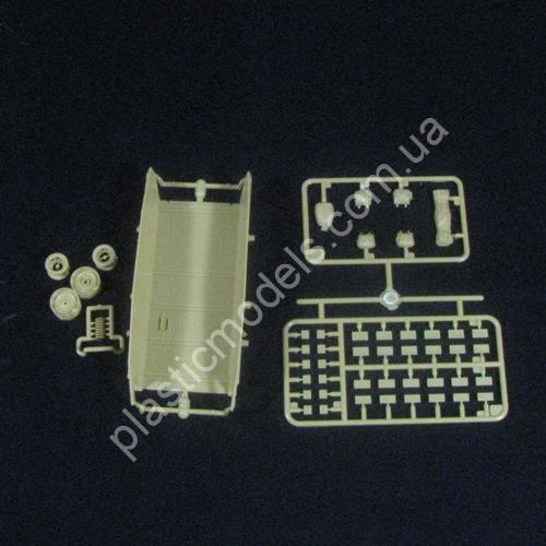 1/35 Bronco 35069 M-24 Chaffee Light Tank w/Crew Set