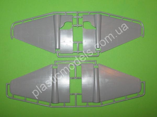 1/72 AMP 72004 Canberra T. MK11