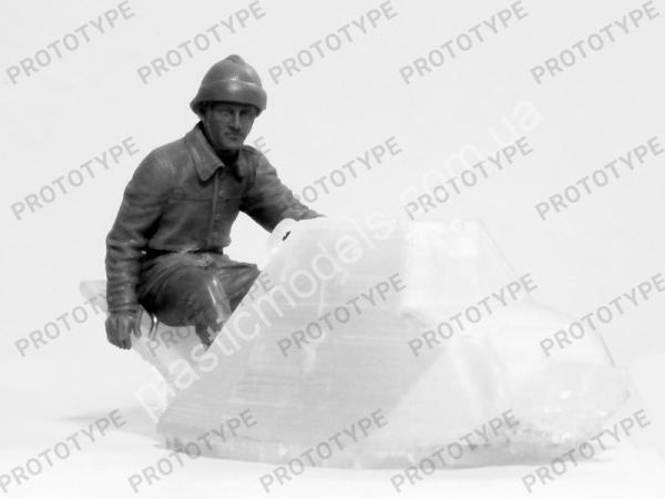 1/35 ICM 35338 FCM 36 with French Tank Crew
