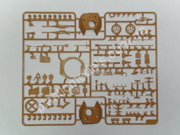 1/35 ICM 35382 P 204 (f) with German Armoured Vehicle Crew