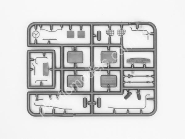 1/72 ICM 72812 Command Vehicle ZiL-131