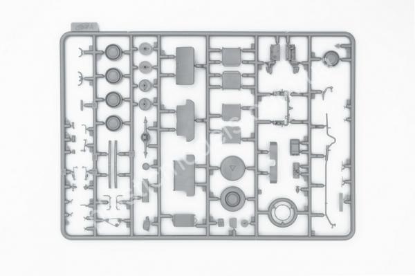 1/35 ICM 35484 Moskvitch-401-420A, Soviet Passenger Car