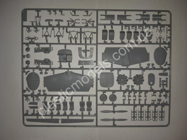 1/48 ICM 48186 Beech C18S 