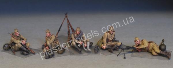 1/35 MiniArt 35233 Soviet Soldiers taking a break
