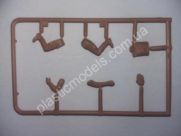 1/35 ICM 35643 RKKA Drivers (1943-1945) (2 figures)