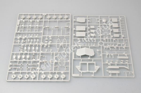 1/35 Trumpeter 0370 LAV-R Light Armored Vehicle Recovery