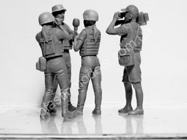 1/35 ICM 35751 Journalists in War