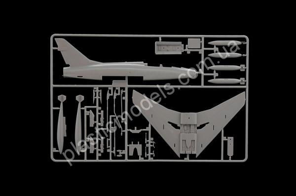 1/72 Italeri 1398 F-100F Super Sabre