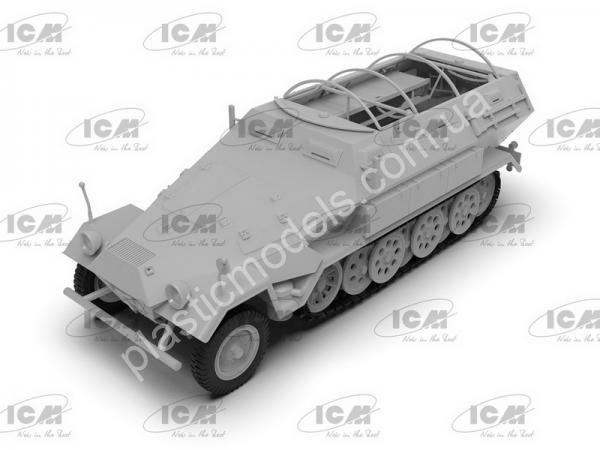 1/35 ICM 35113 Sd.Kfz.251/8 Ausf.A German Ambulance