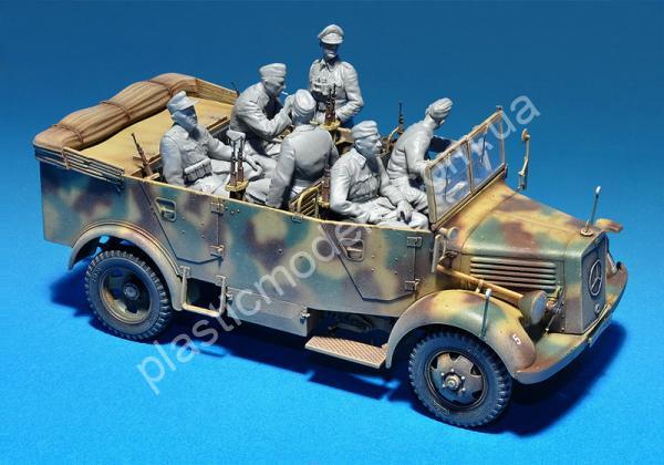 1/35 MiniArt 35139 Немецкий армейский автомобиль Kfz.70 (MB 1500A) с экипажем