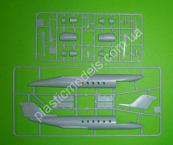 1/72 A-model 72295 Learjet 35A