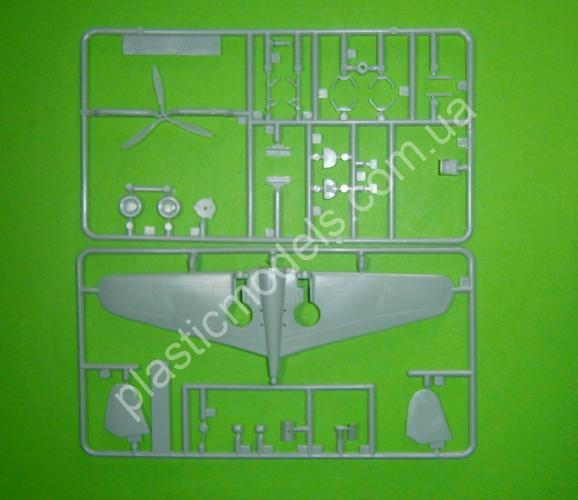1/72 Academy 12456 Curtiss P-40B Tomahawk