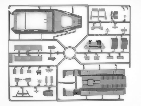 1/35 ICM 35113 Sd.Kfz.251/8 Ausf.A German Ambulance