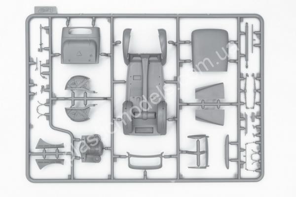 1/35 ICM 35484 Moskvitch-401-420A, Soviet Passenger Car