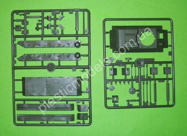 1/72 UM 327 Tank T-34/85 with D5-T gun