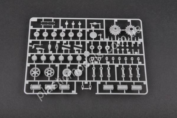 1/35 Trumpeter 5568 Soviet SU-152 Late