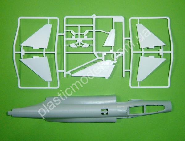 1/48 Academy 12356 F-4J Phantom II 'VMFA-333 Shamrocks'