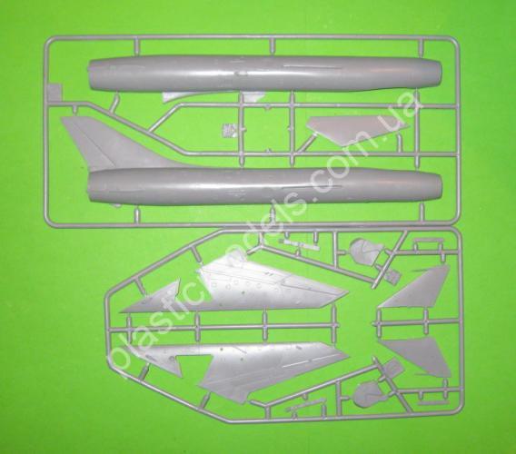 1/72 Modelsvit 72006 истребитель-бомбардировщик Сухой Су-7Б