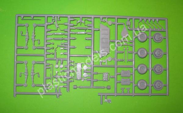 1/35 Eastern Express 35162 Soviet Command Vehicle BRDM-U
