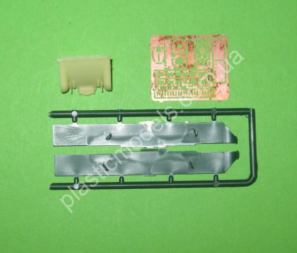 1/72 UM 470 M32B3 tank recovery vehicle