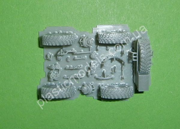 1/72 GMU 72006 MAZ-502 Soviet off-road truck