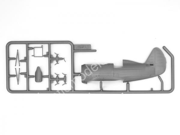 1/48 ICM 48094 I-153 Luftwaffe with Pilots and Ground Personnel