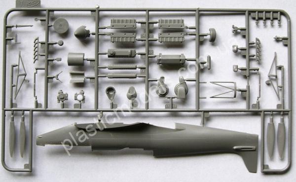 1/48 ICM 48067 Spitfire Mk.VIII, WWII British Fighter