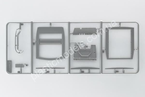 1/24 ICM 24019 Gasoline Delivery, Model T 1912 Delivery Car with American Gasoline Loaders